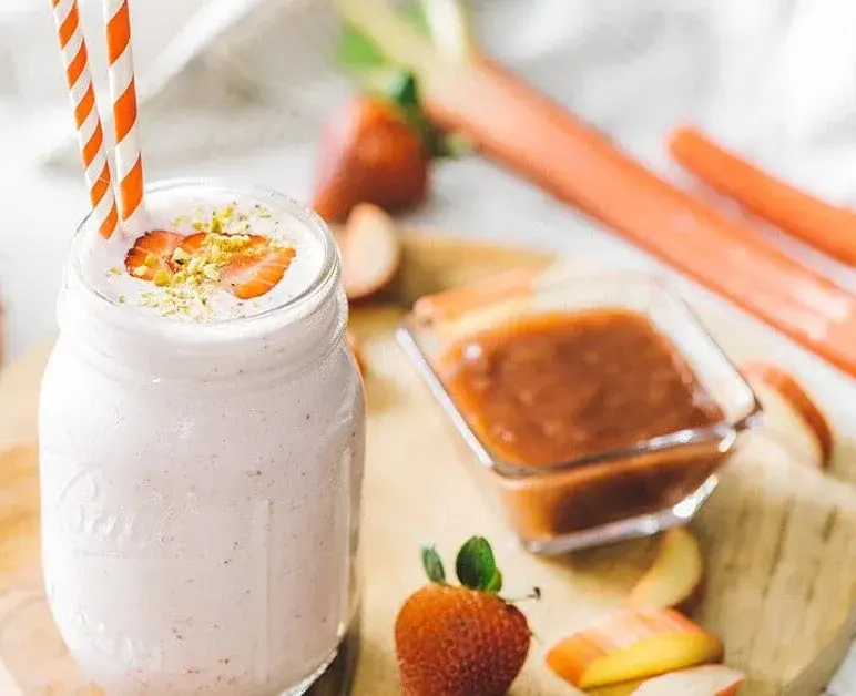 Strawberry-Rhubarb-Milkshake