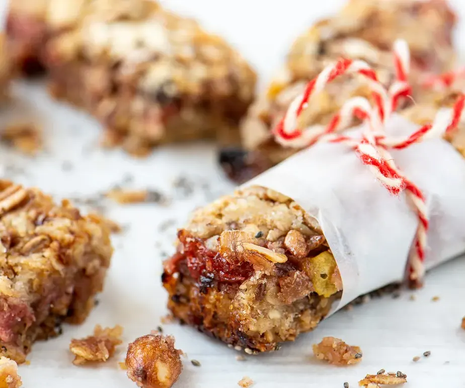 Strawberry-and-Rhubarb-Granola-Bars