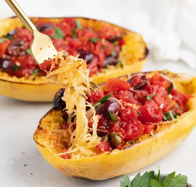 Vegan-Spaghetti-Squash-alla-puttanesca