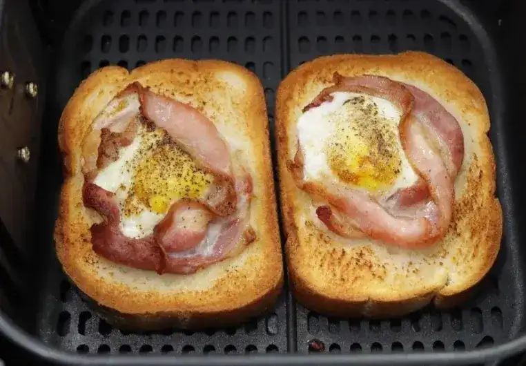 air-fryer-bacon-and-egg-toast