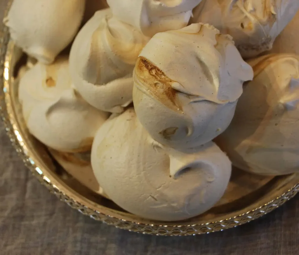 aquafaba-coffee-meringue-cookies