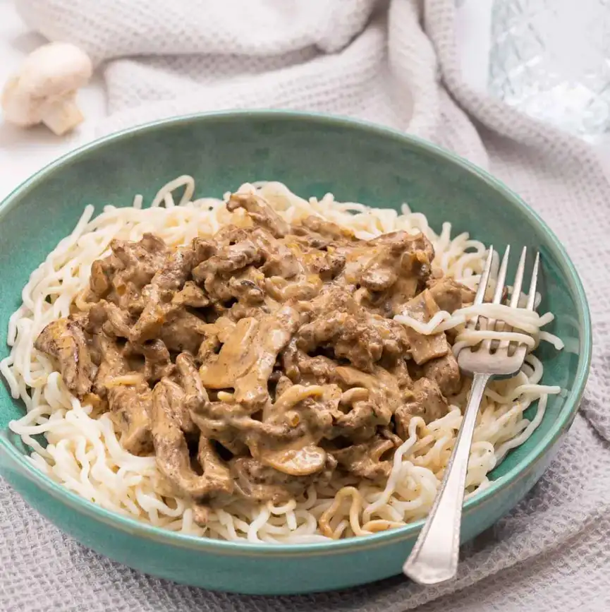 beef-and-mushroom-stroganoff-with-shirataki-noodles