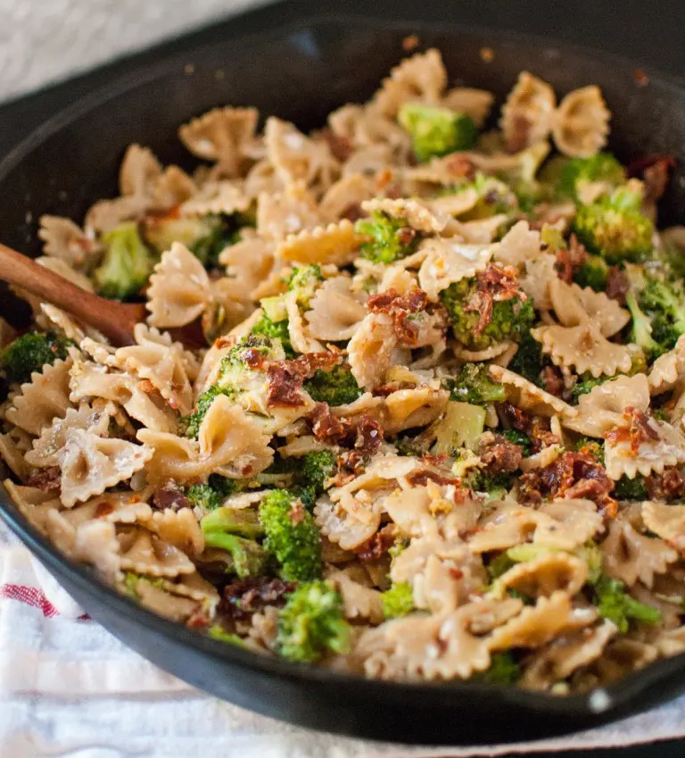 broccoli-and-sun-dried-tomato-pasta