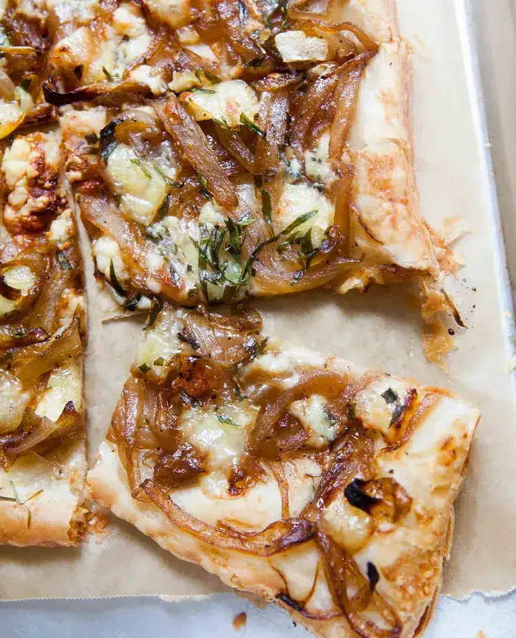 caramelized-onion-and-brie-tart