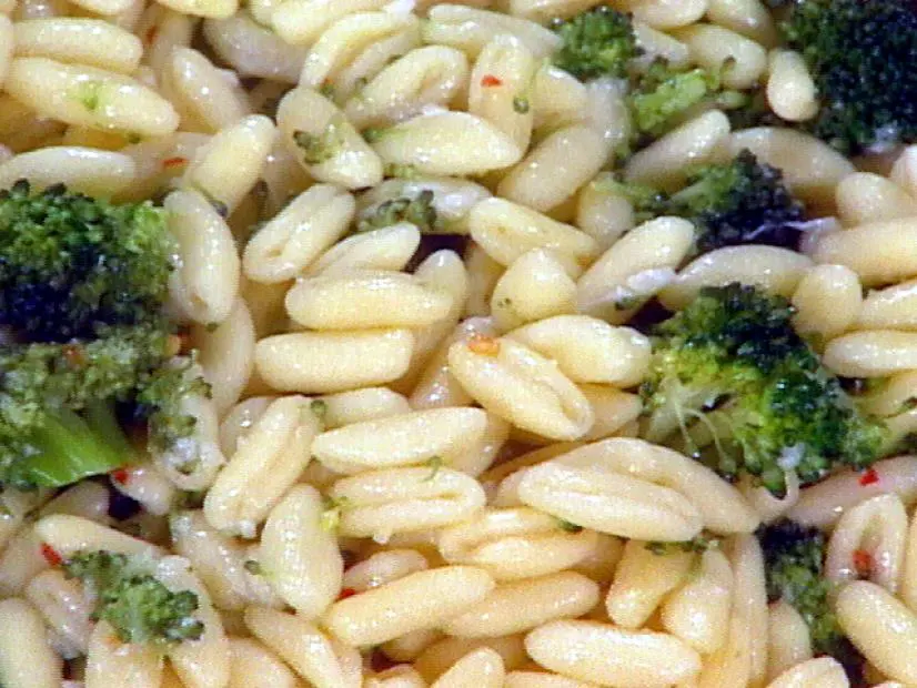 cavatelli-with-sauteed-broccoli-and-garlic