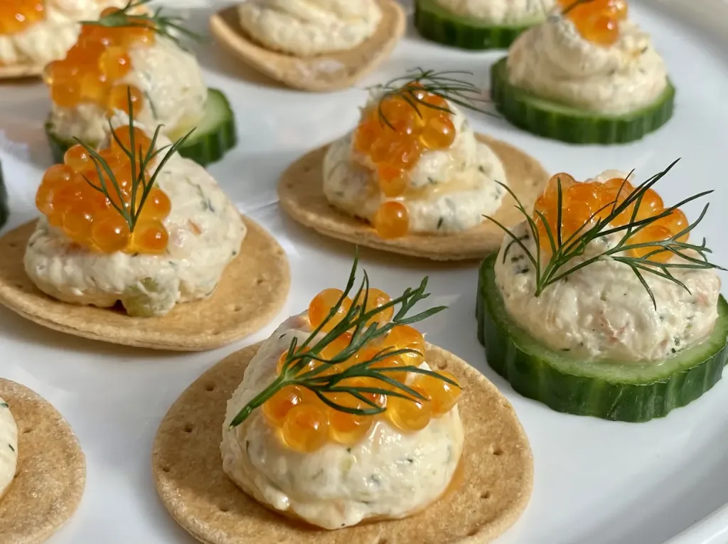 caviar-canapes