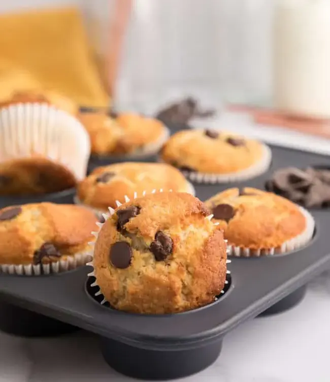 chocolate-chip-cake-mix-muffins