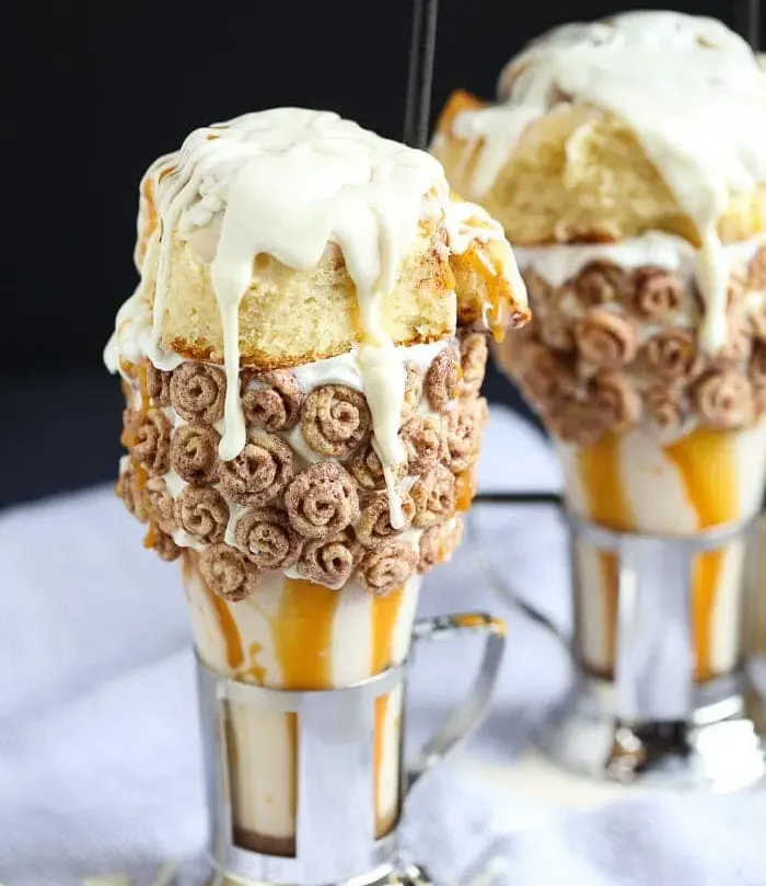 cinnamon-roll-shake