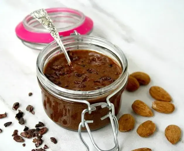 crunchy-cacao-nib-chocolate-almond-butter