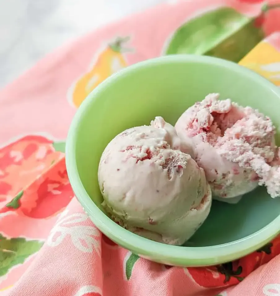 cusinart-strawberry-ice-cream