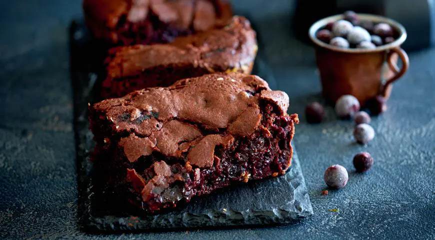 dark-chocolate-and-blackcurrant-brownies