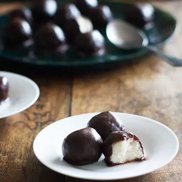 dark-chocolate-coconut-bites