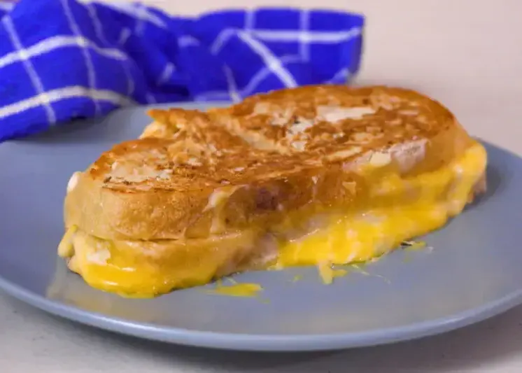 disney-grilled-cheese-sandwich-from-toy-story-land