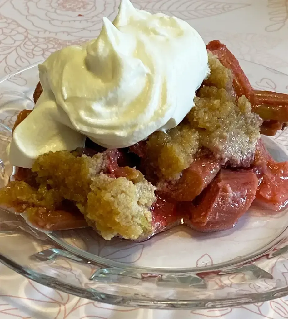 easy-to-make-low-carb-sugar-free-strawberry-rhubarb-crisp