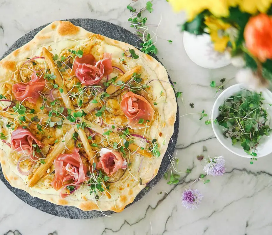 easy-white-asparagus-flatbread