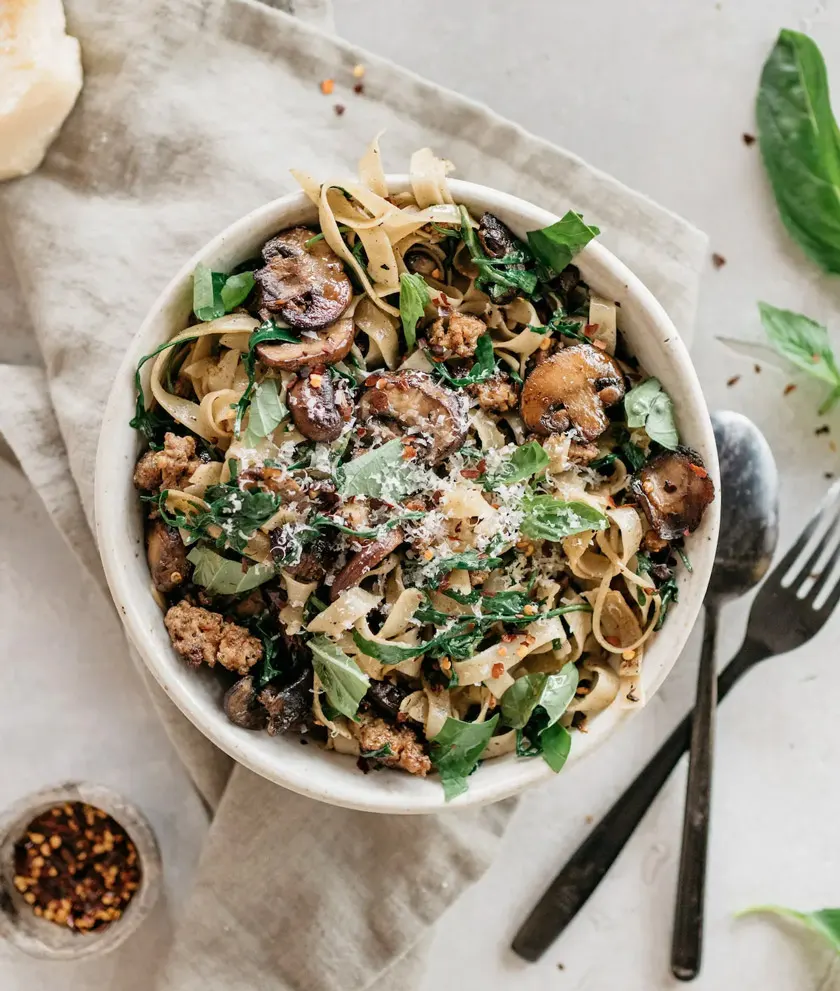 garlicky-mushroom-pasta-with-sausage-and-arugula