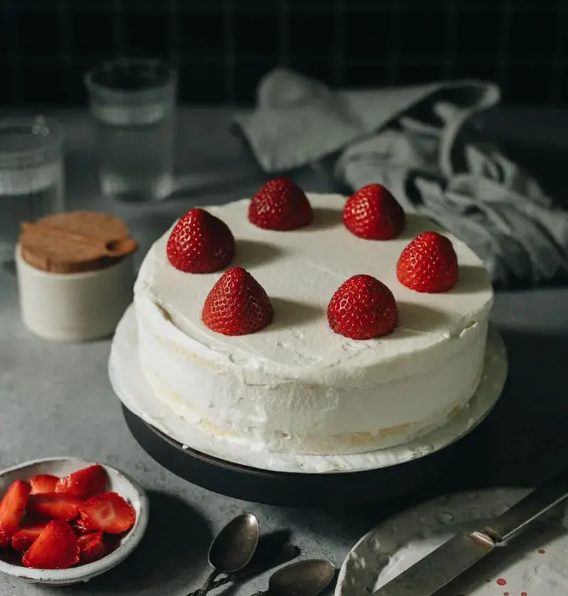 japanese-strawberry-cake