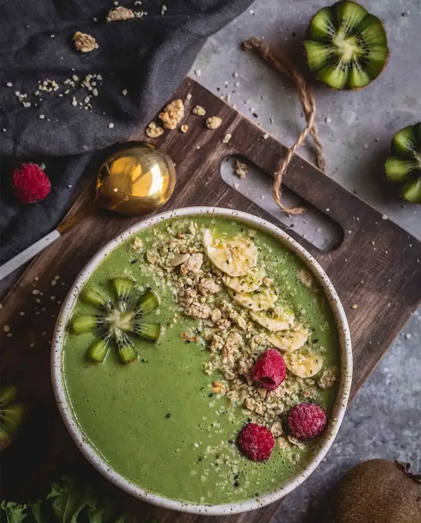 kale-and-kiwi-green-smoothie-bowl