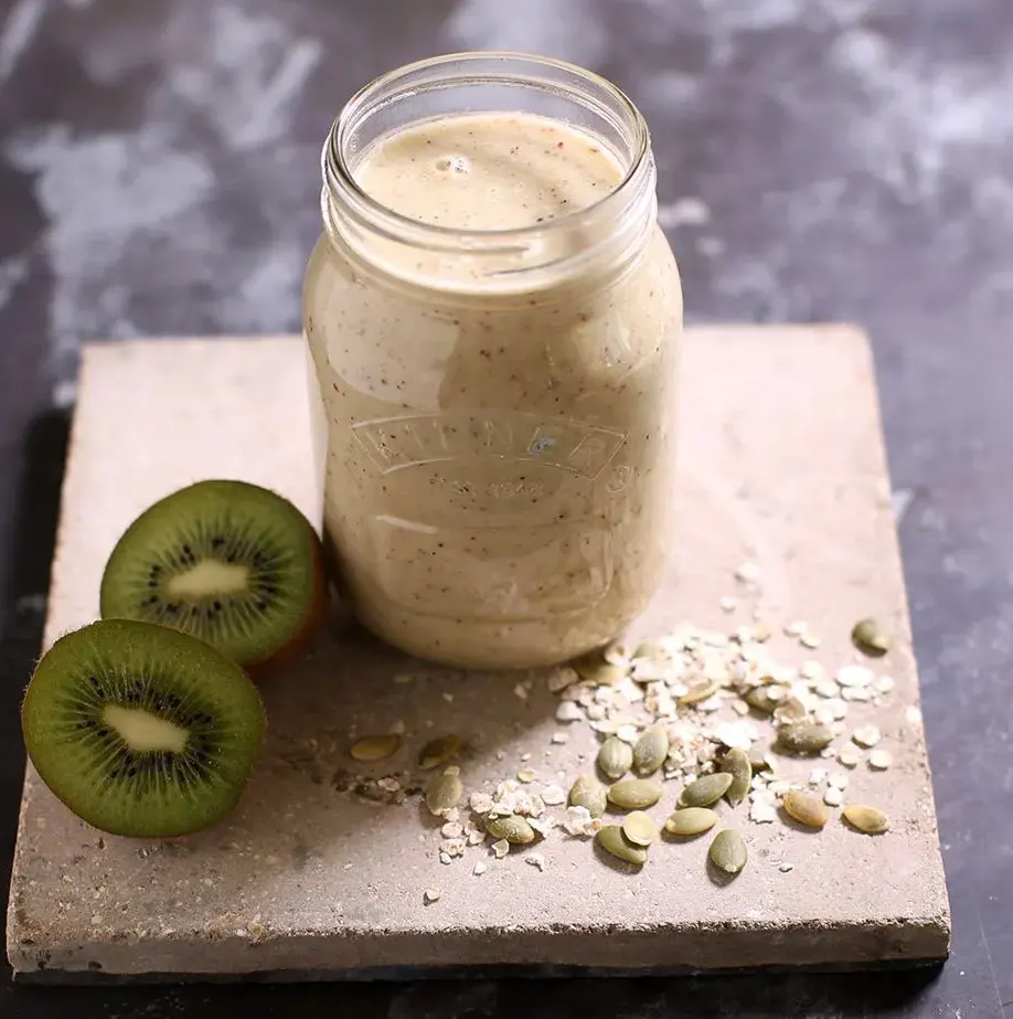 kiwi-and-oat-breakfast-smoothie