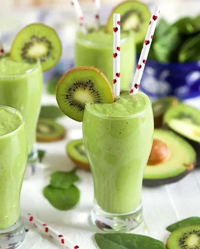 kiwi-pineapple-spinach-smoothie