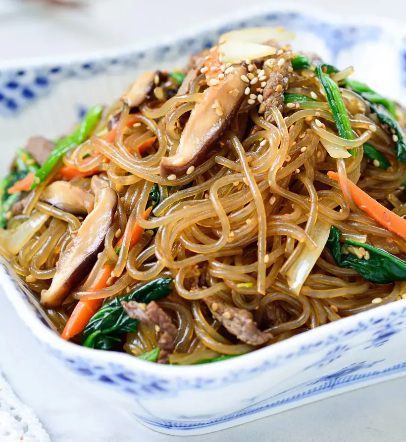 korean-japchae-(stir-fried-glass-noodles)