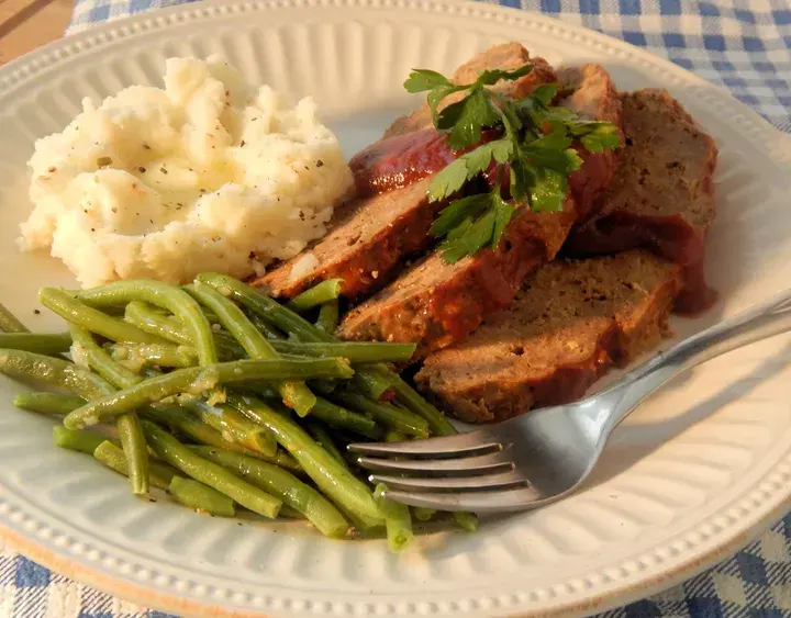 low-fat-slow-cooker-glazed-meatloaf