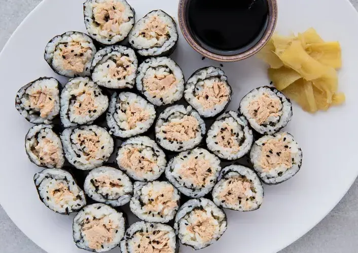 makizushi-with-canned-tuna