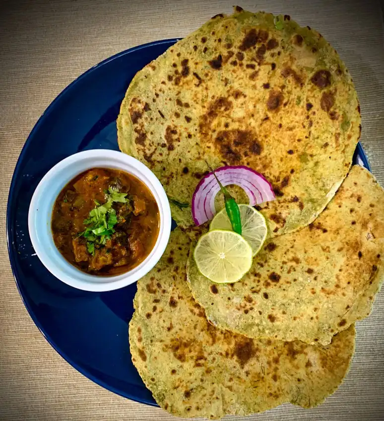 malabar-spinach-stuffed-paratha