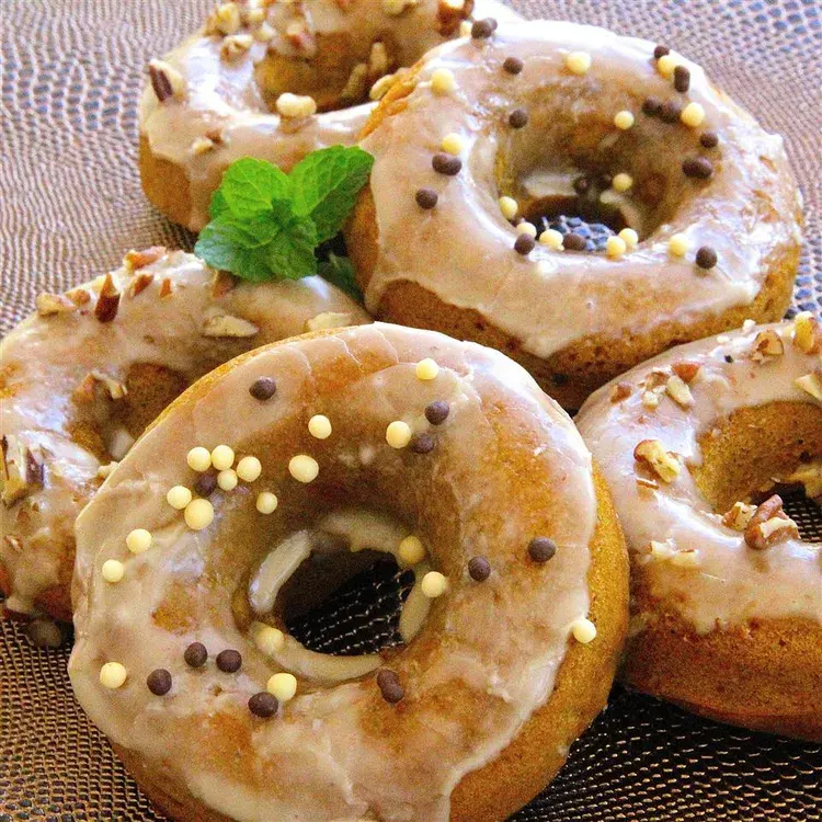 maple-pumpkin-doughnuts