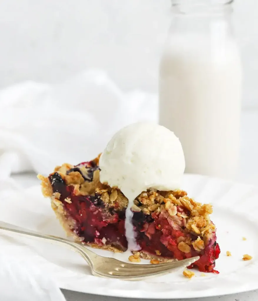 mixed-berry-crumble-pie