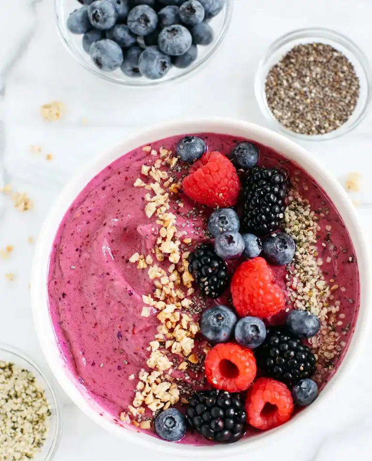 mixed-berry-smoothie-bowl