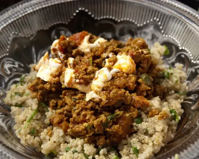 moroccan-spiced-quorn-mince-with-herb-bulgur-wheat-and-harissa-yoghurt