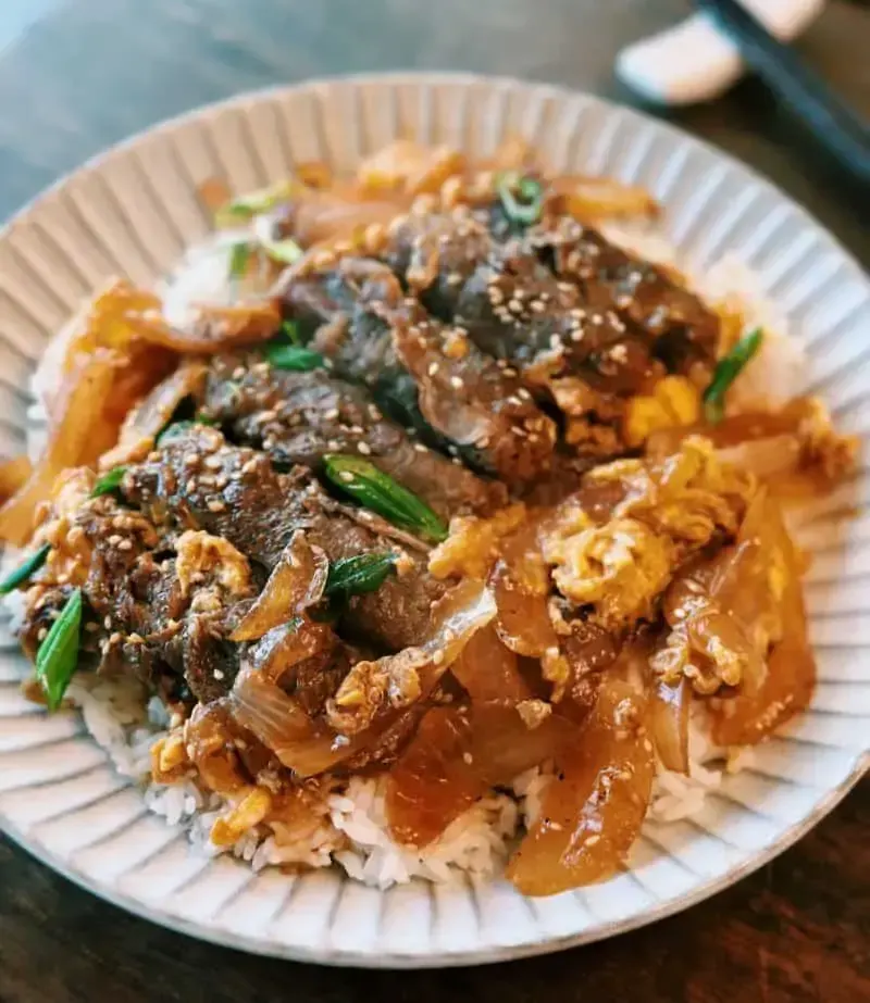 mushroom-and-beef-rice-bowls