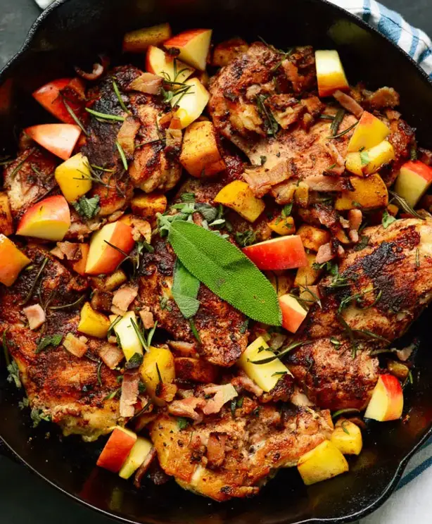 one-pan-apple-cinnamon-chicken-with-bacon