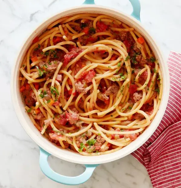 one-pot-bucatini-bolognese