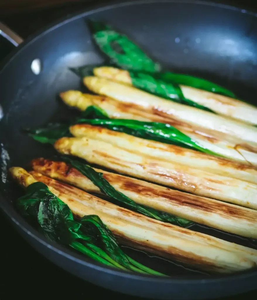 pan-fried-white-asparagus-with-garlic