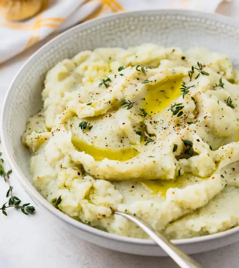 roasted-garlic-mashed-cauliflower