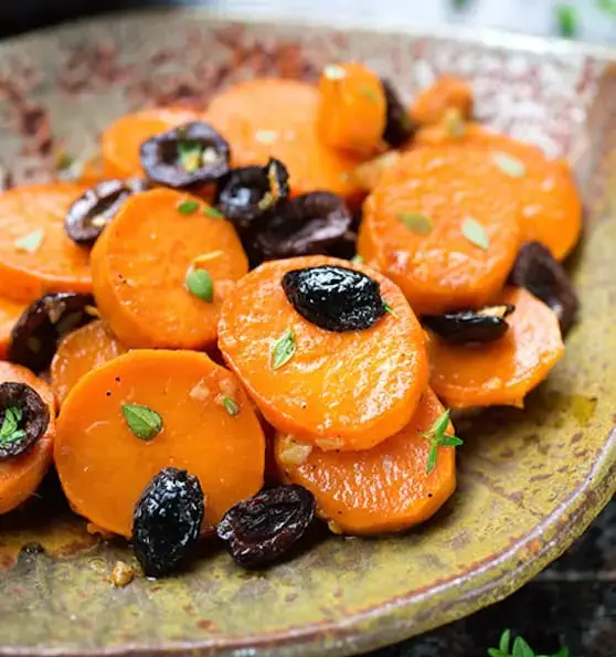 roasted-garlic-sweet-potatoes-with-olives-thyme