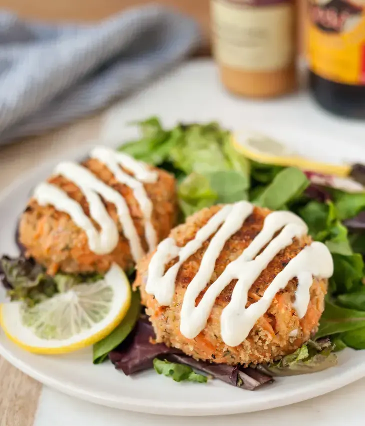 salmon-cakes-with-creamy-garlic-sauce