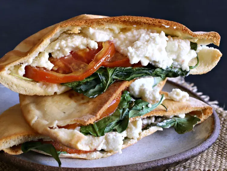 savory-spinach-and-feta-pita-pocket