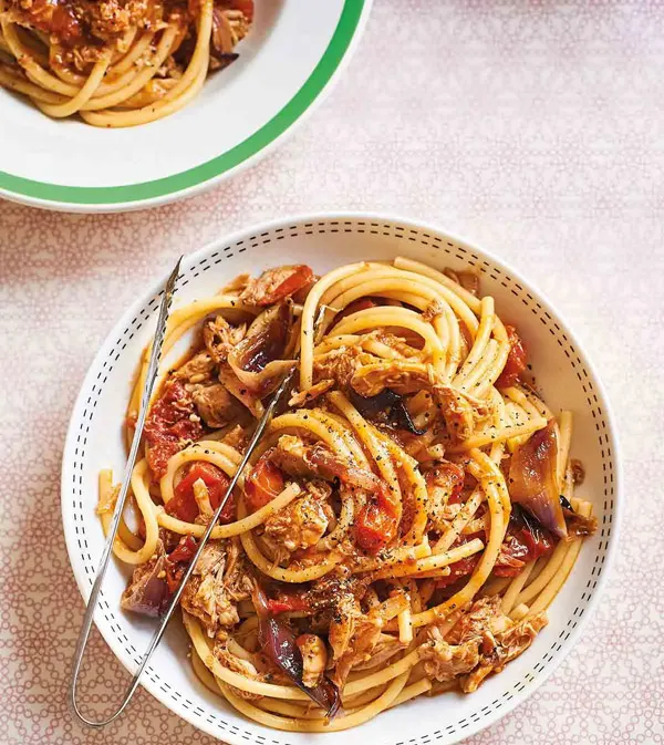 smoky-pulled-chicken-bucatini