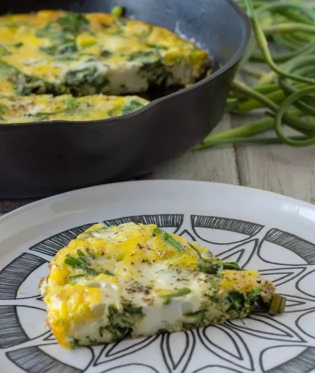 spinach-frittata-with-garlic-scapes