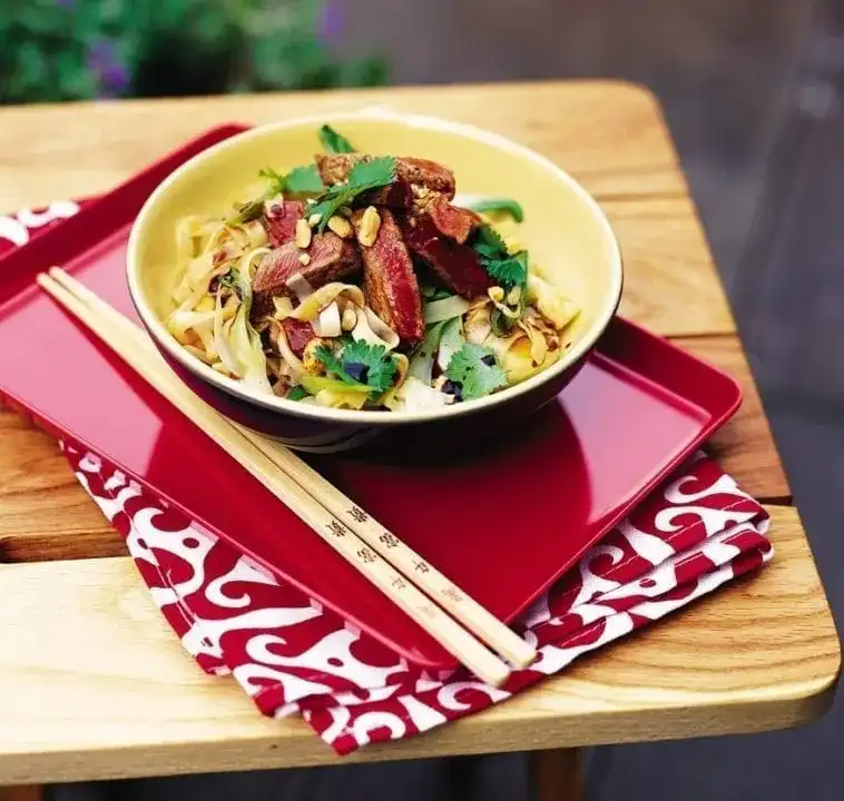 steak-and-vegetable-rice-noodle-stir-fry