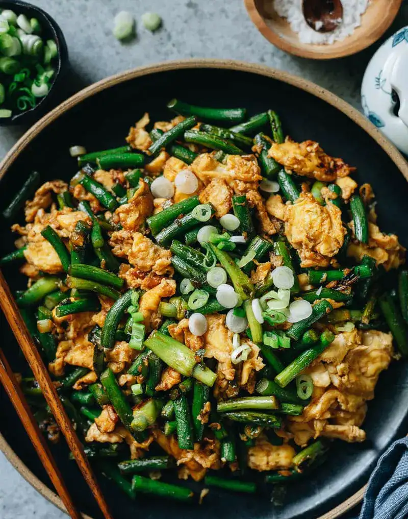 stir-fried-garlic-scape-with-eggs