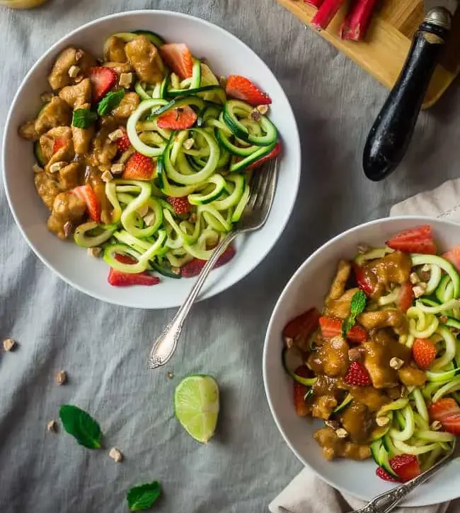 strawberry-rhubarb-healthy-chicken-stir-fry-with-orange-sauce-and-zucchini-noodles