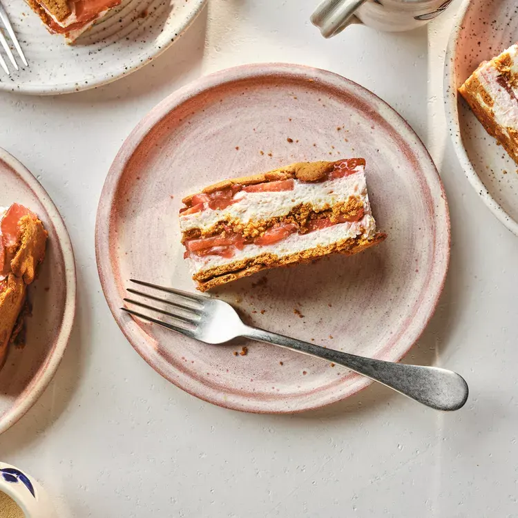 strawberry-rhubarb-icebox-cake