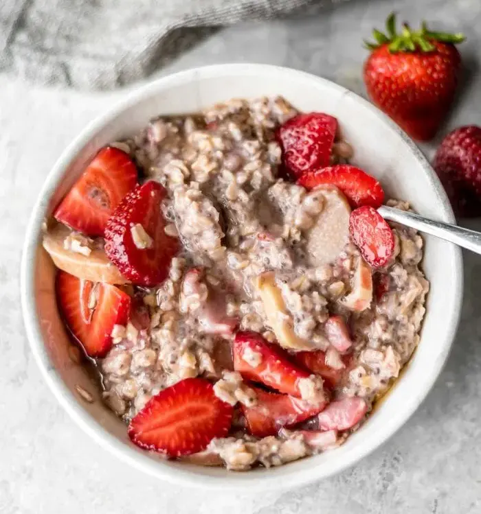 strawberry-rhubarb-oatmeal