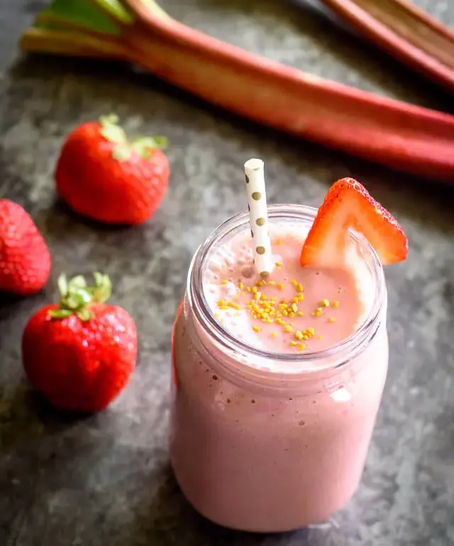 strawberry-rhubarb-smoothie