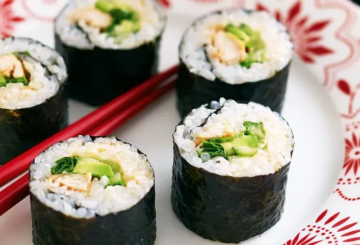 sweet-chili-chicken-sushi