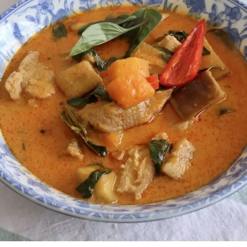 traditional-creamy-red-thai-pork-curry